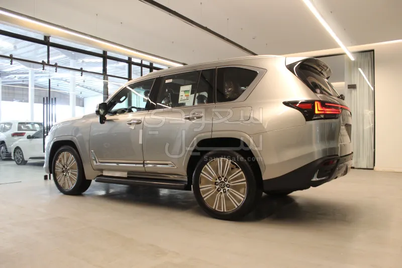 2025 لكزس إل إكس 600