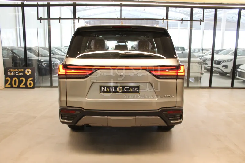 2025 لكزس إل إكس 600