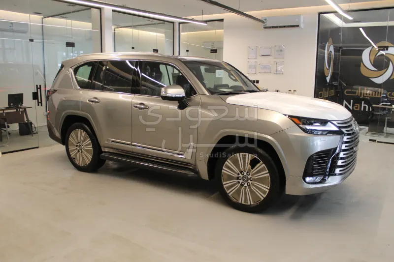 2025 لكزس إل إكس 600