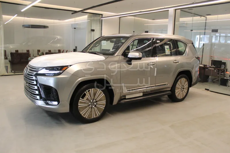 2025 لكزس إل إكس 600