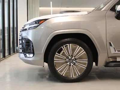 2025 لكزس إل إكس 600