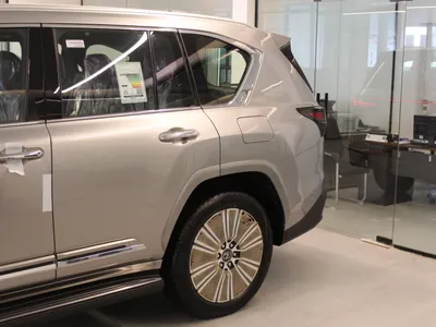 2025 لكزس إل إكس 600