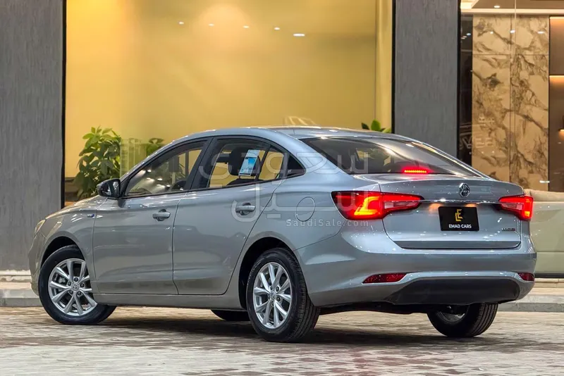 2025 ام جي ام جي 5