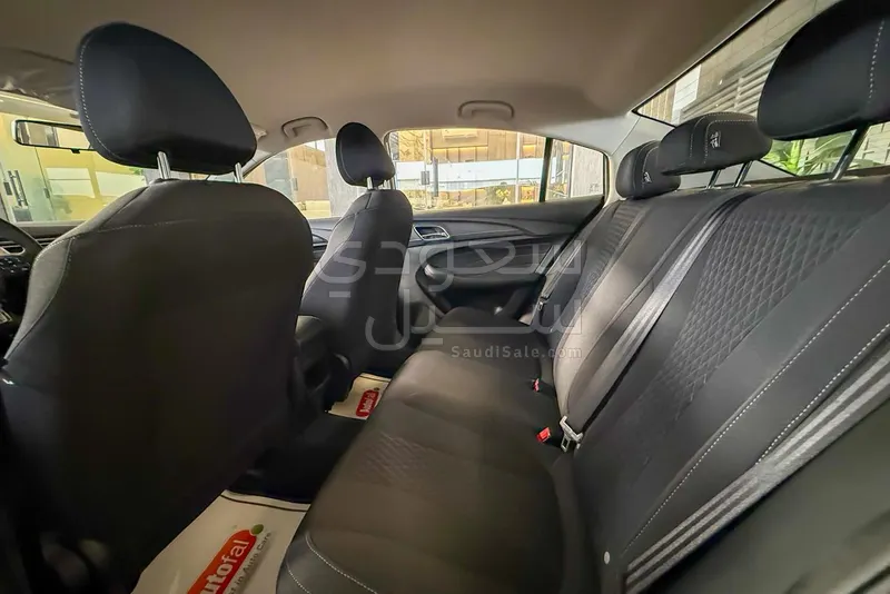 2025 ام جي ام جي 5