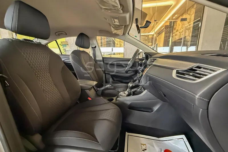 2025 ام جي ام جي 5