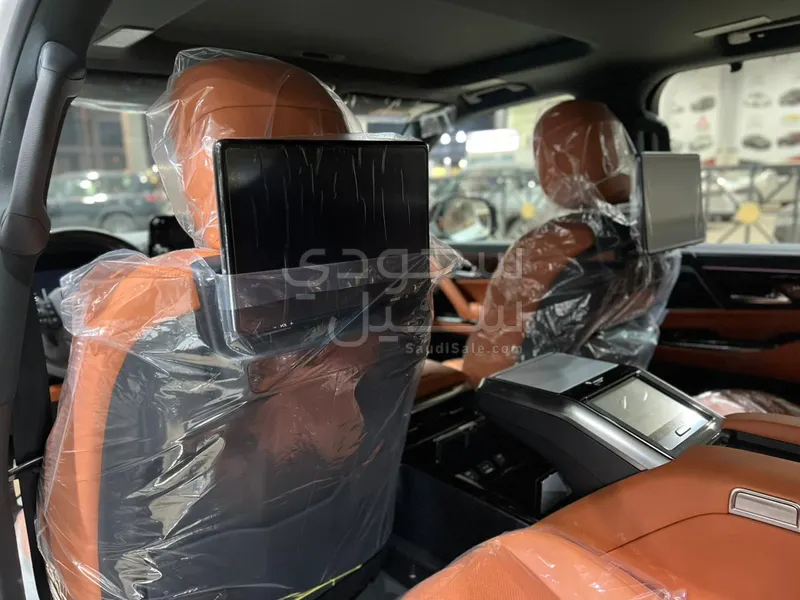 2025 لكزس إل إكس 600 في أي بي