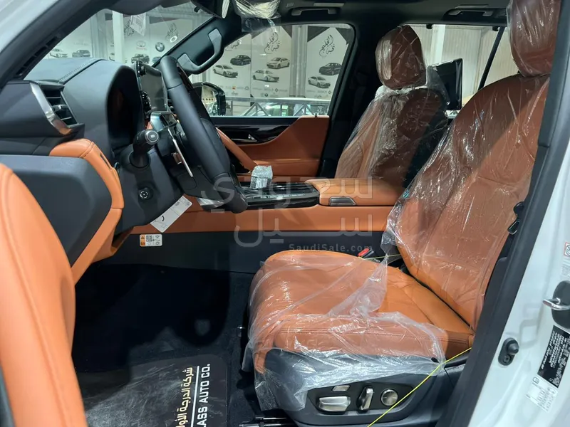 2025 لكزس إل إكس 600 في أي بي