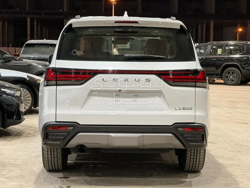 2025 لكزس إل إكس 600 في أي بي