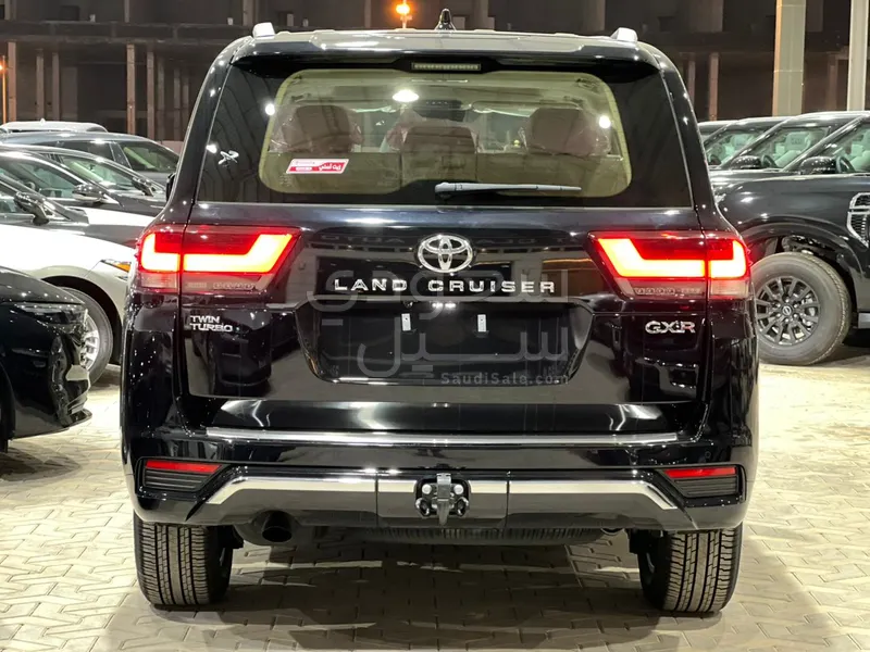 2026 تويوتا لاند كروزر جي اكس ار4