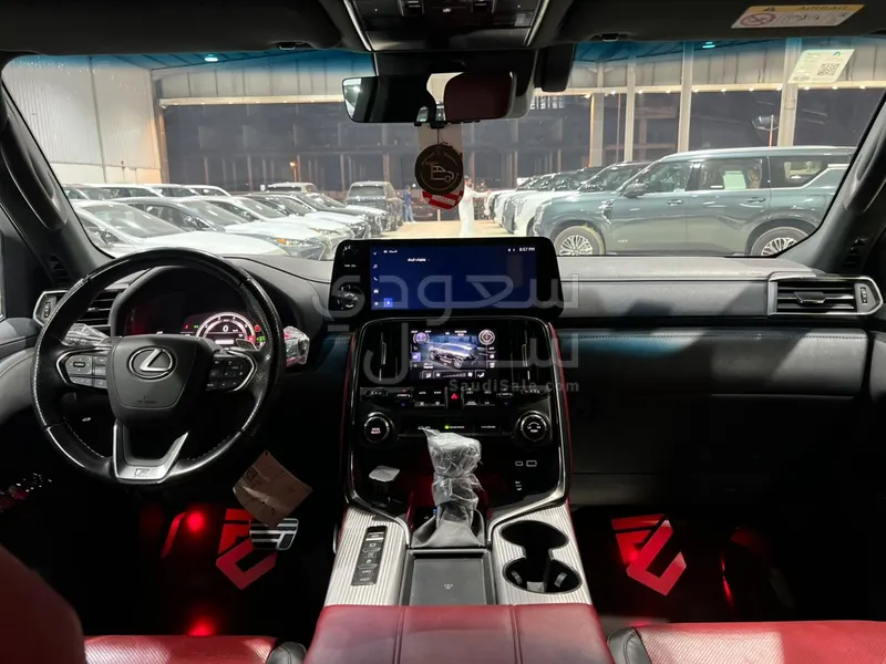 2022 لكزس إل إكس 600 إف