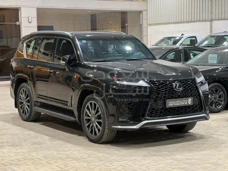 2022 لكزس إل إكس 600 إف