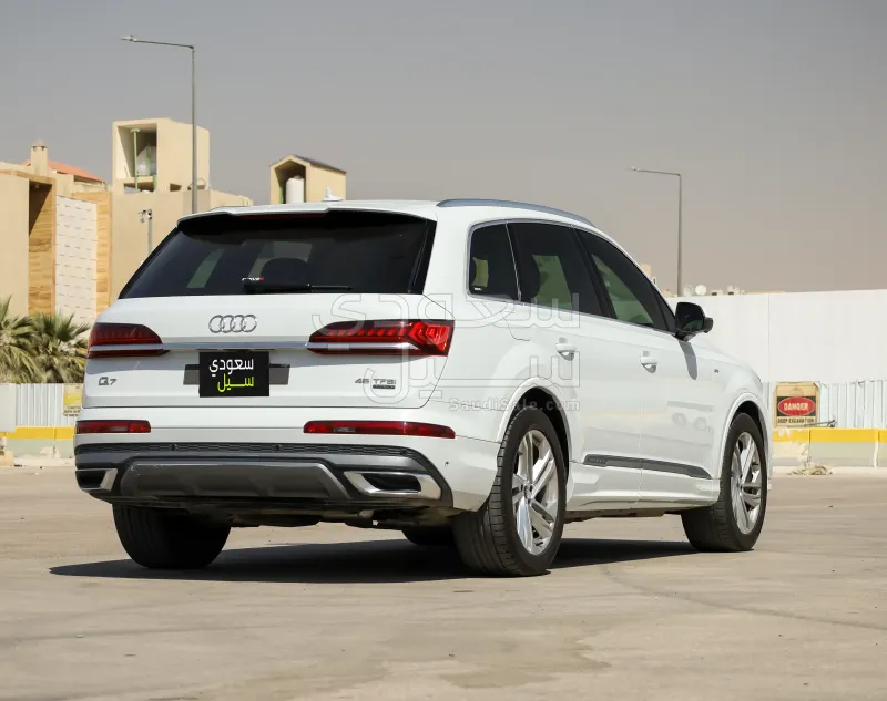 2022 اودي كيو 7 اس لاين