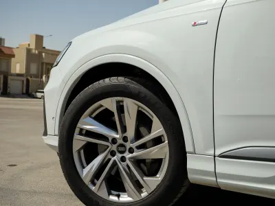 2022 اودي كيو 7 اس لاين