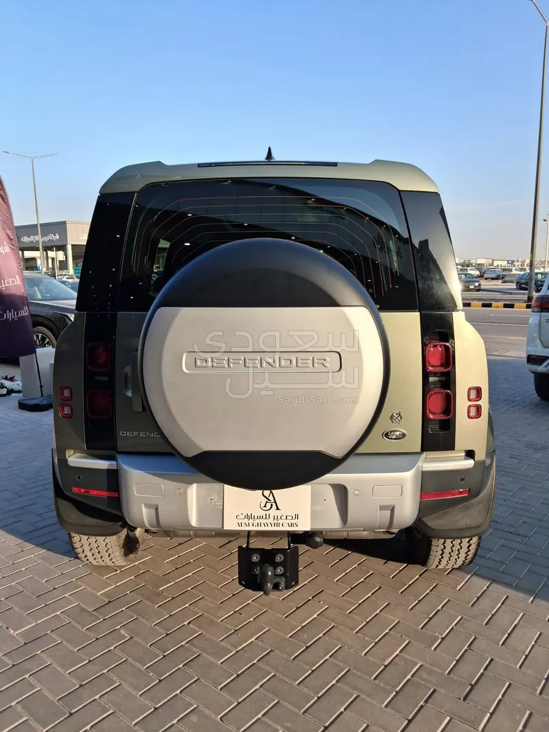 2022 لاند روفر ديفيندر 110