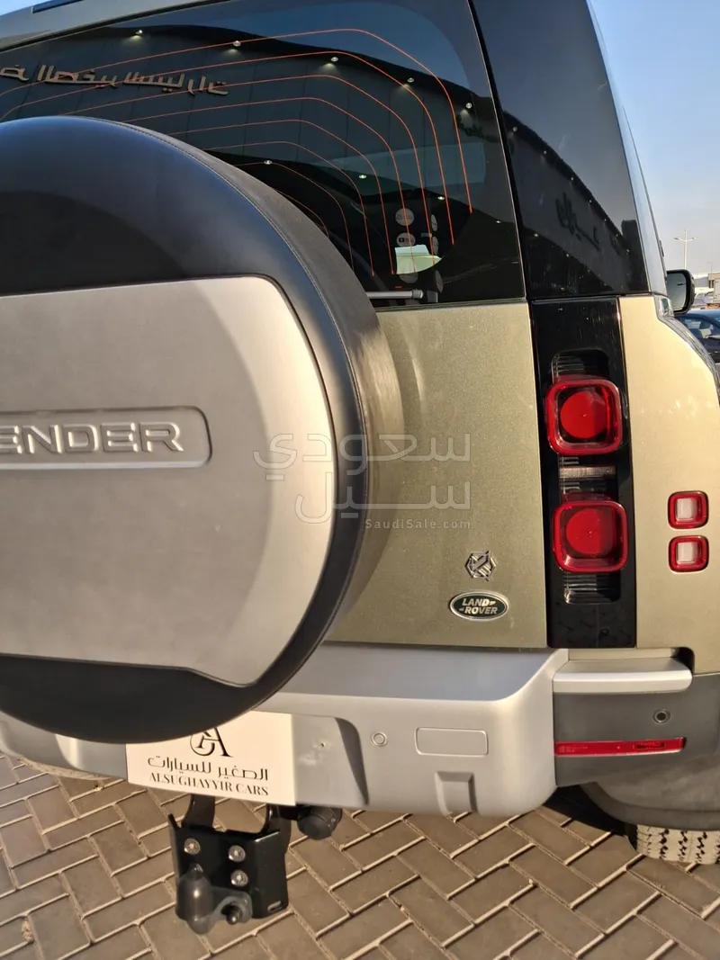 2022 لاند روفر ديفيندر 110