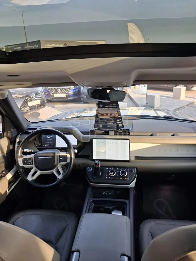 2022 لاند روفر ديفيندر 110