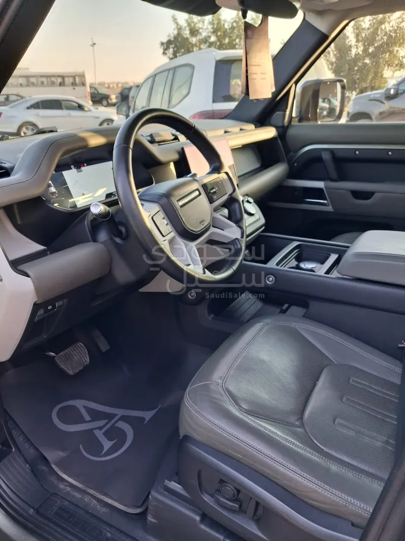 2022 لاند روفر ديفيندر 110