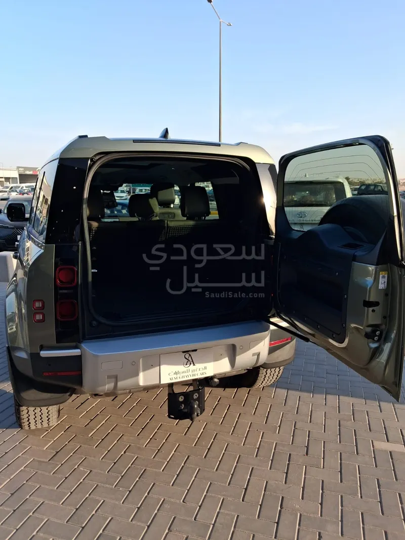 2022 لاند روفر ديفيندر 110