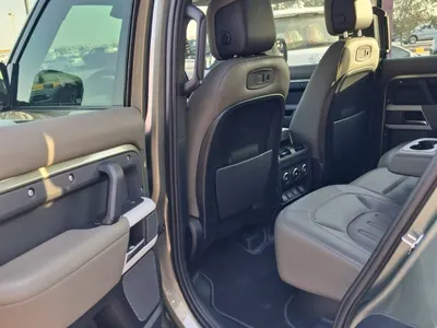 2022 لاند روفر ديفيندر 110