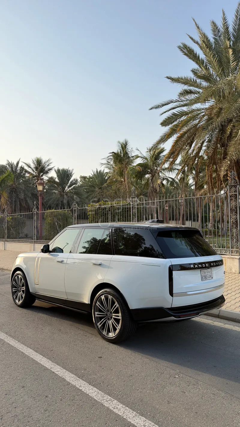 2023 لاند روفر رينج روفر فوج اوتوبيوغرافي