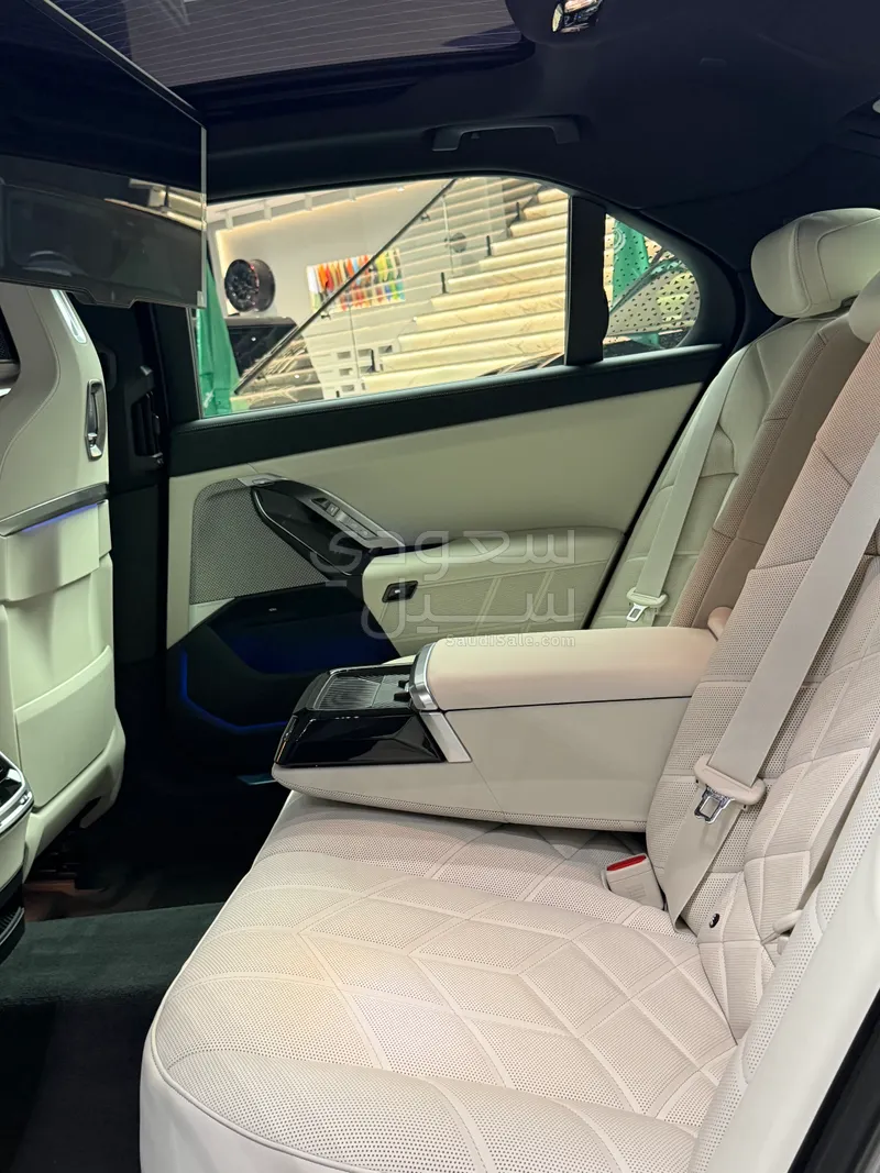 2026 بي ام دبليو الفئة السابعة 735أي