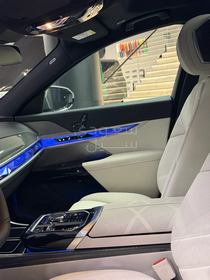 2026 بي ام دبليو الفئة السابعة 735أي