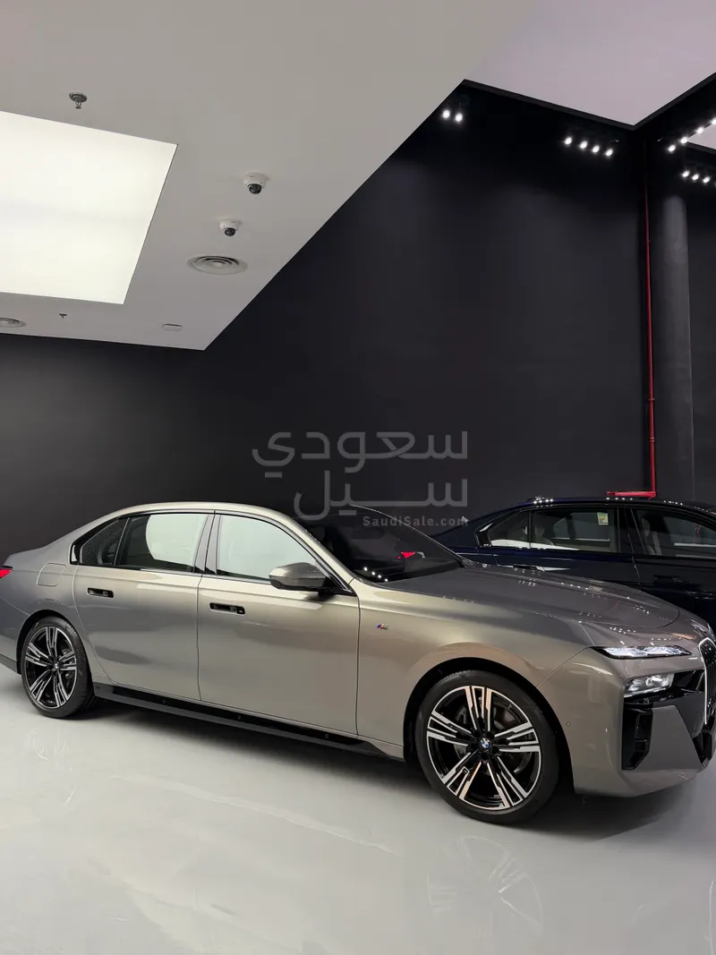 2026 بي ام دبليو الفئة السابعة 735أي