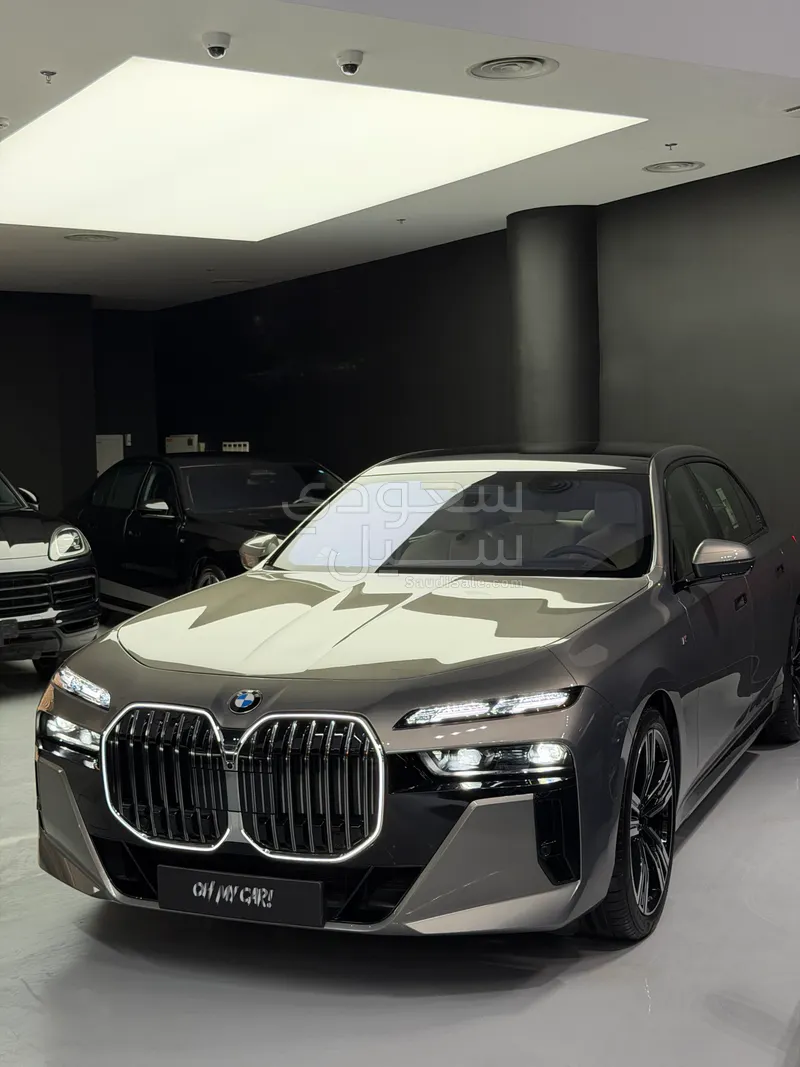 2026 بي ام دبليو الفئة السابعة 735أي