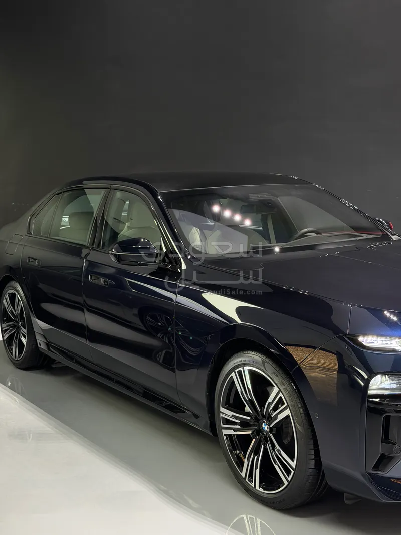 2026 بي ام دبليو الفئة السابعة 735أي