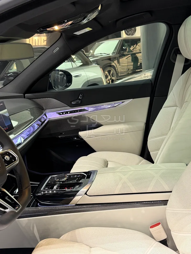 2026 بي ام دبليو الفئة السابعة 735أي