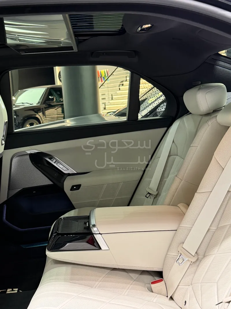 2026 بي ام دبليو الفئة السابعة 735أي