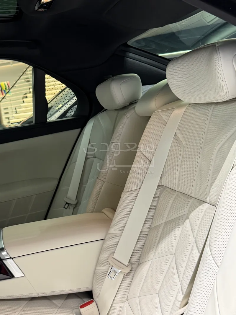 2026 بي ام دبليو الفئة السابعة 735أي