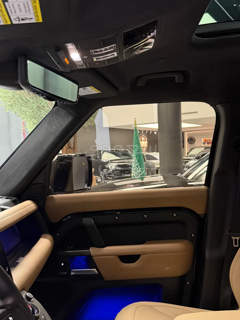 2025 لاند روفر ديفيندر اكس 110