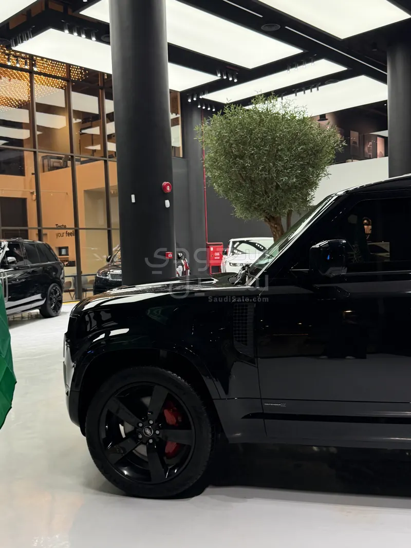 2025 لاند روفر ديفيندر اكس 110