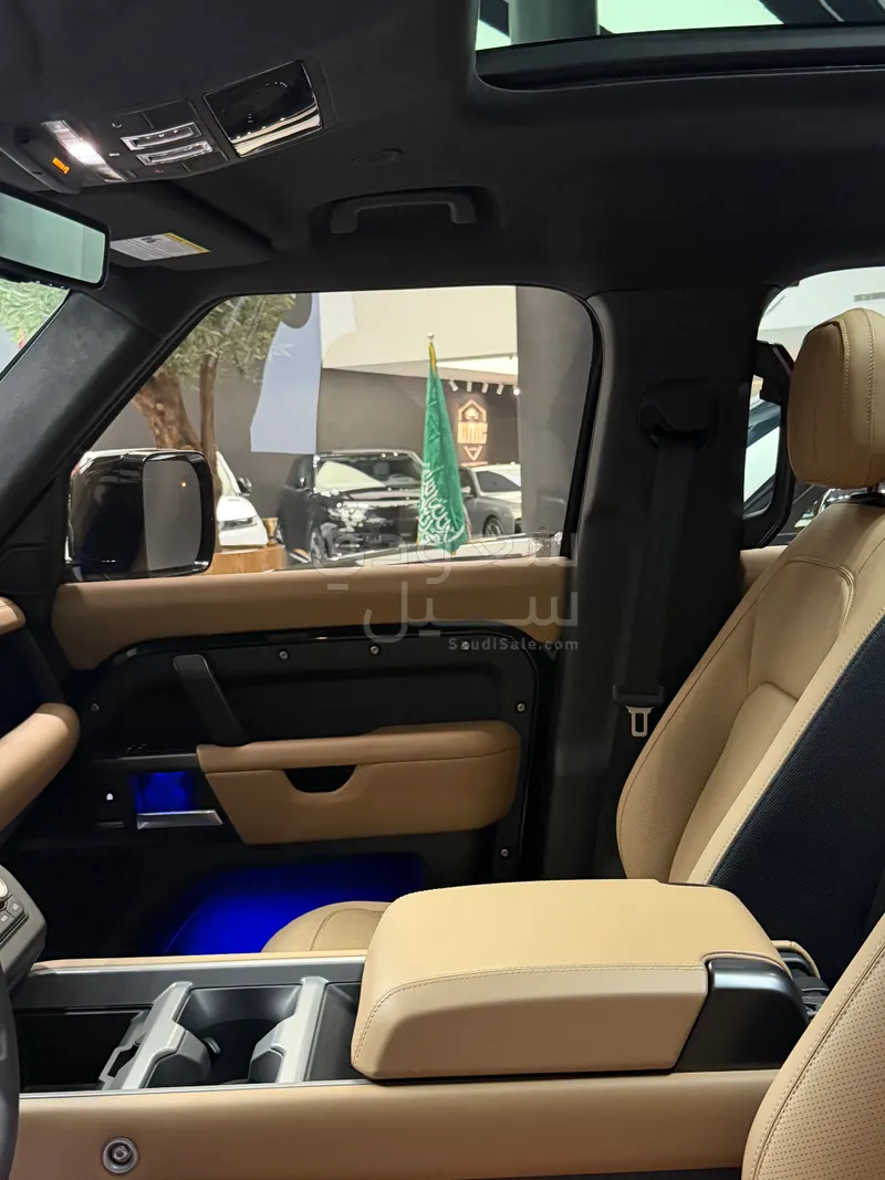 2025 لاند روفر ديفيندر اكس 110