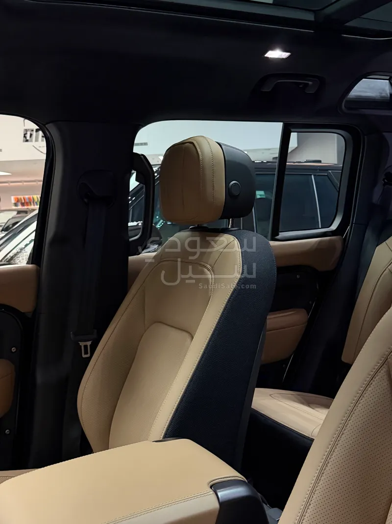 2025 لاند روفر ديفيندر اكس 110