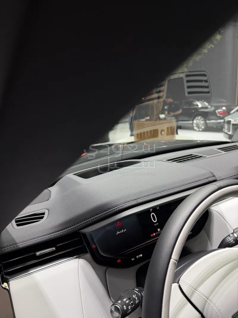 2025 لاند روفر رينج روفر سبورت اتش اس اي