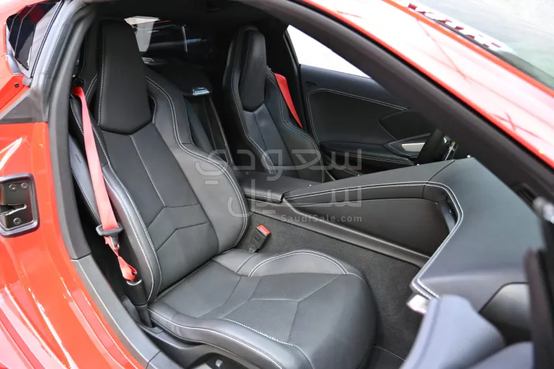 2024 شفروليه كورفيت سي 8