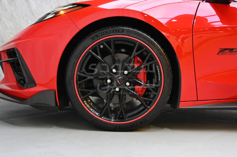 2024 شفروليه كورفيت سي 8