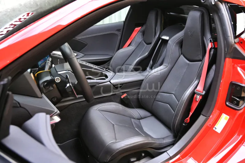 2024 شفروليه كورفيت سي 8