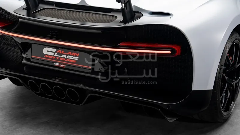 2021 بوغاتي شيرون