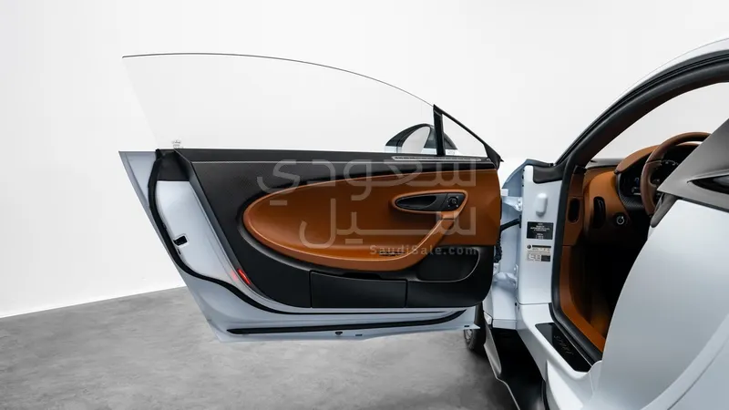 2021 بوغاتي شيرون