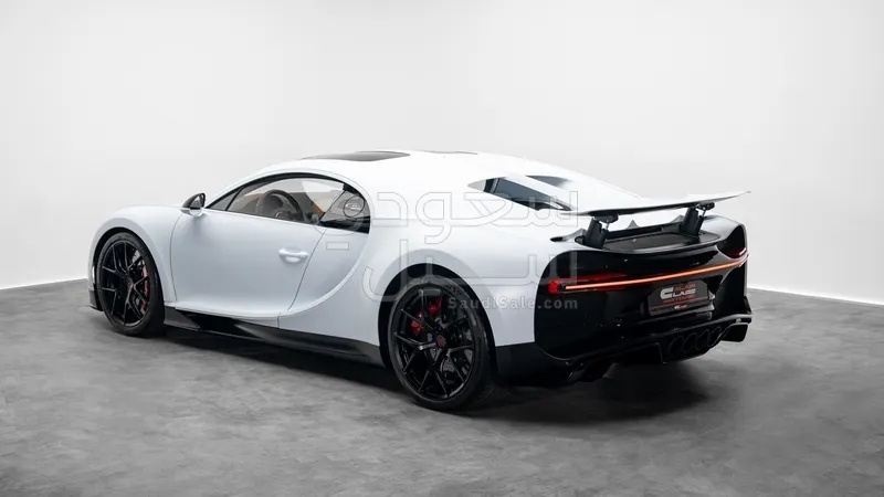 2021 بوغاتي شيرون