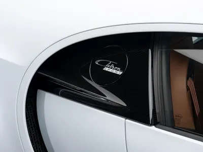 2021 بوغاتي شيرون