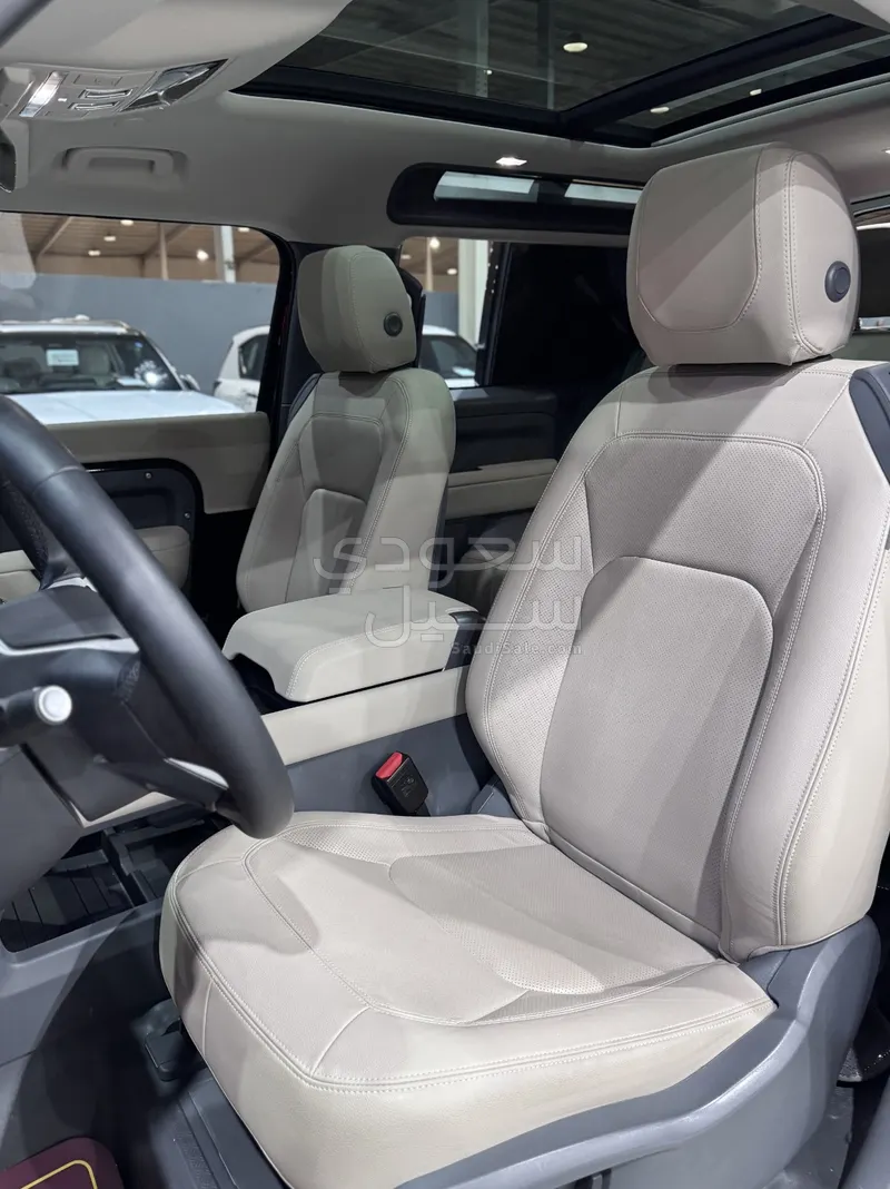 2024 لاند روفر ديفيندر اس اي