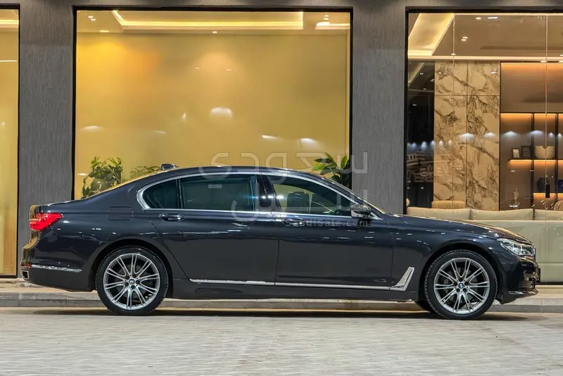 2019 بي ام دبليو الفئة السابعة 730 إل أي