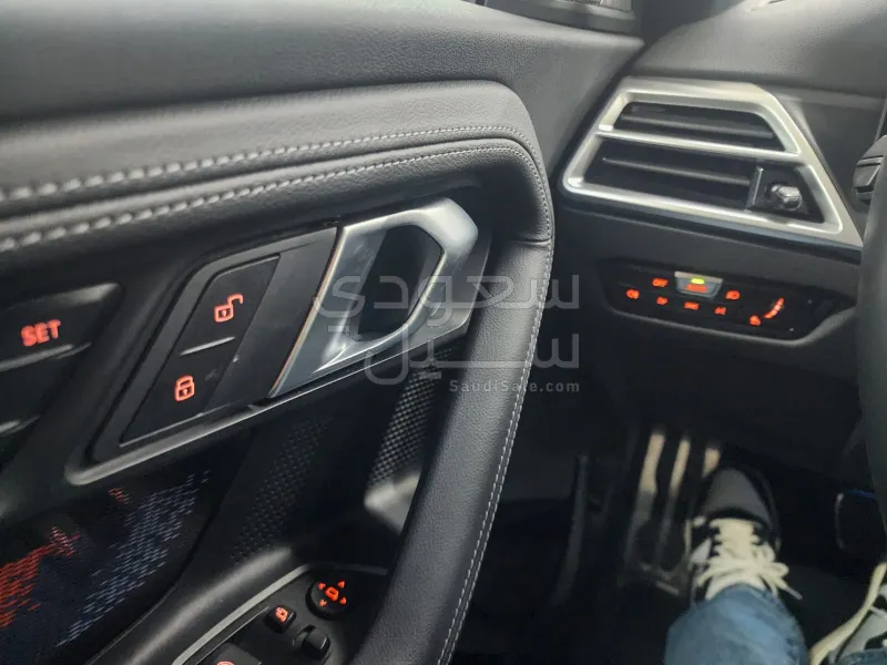 2025 بي ام دبليو الفئة ام إم 2