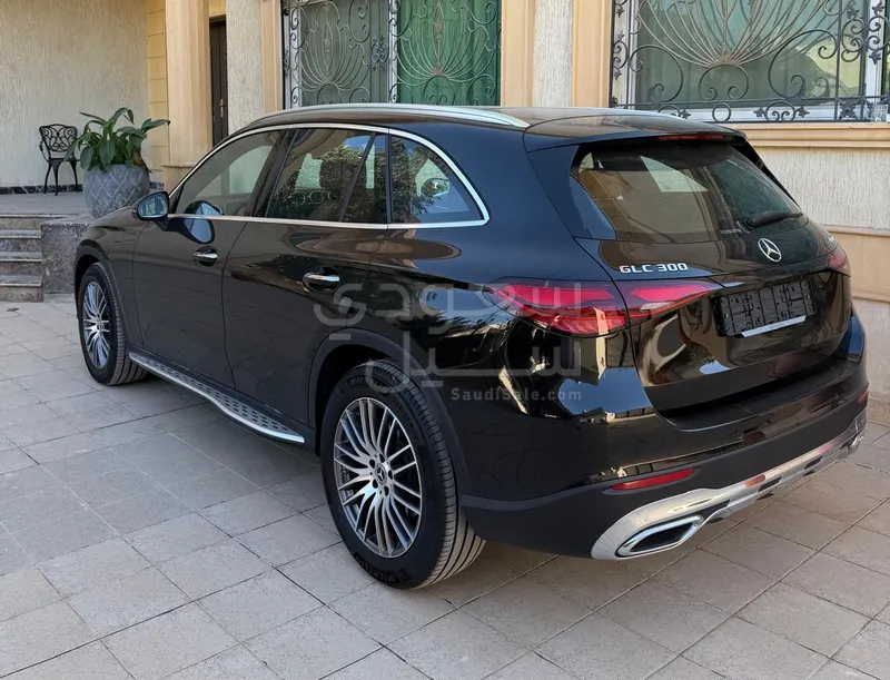 2025 مرسيدس - بنز جي إل سي 300