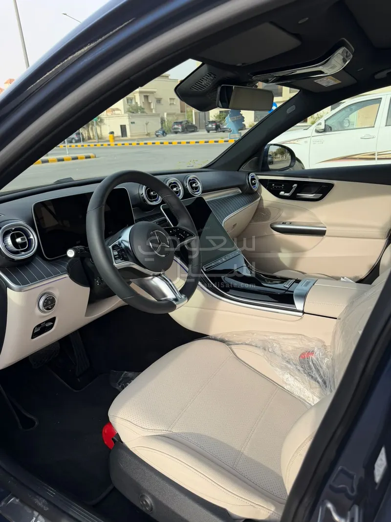 2025 مرسيدس - بنز سي 200