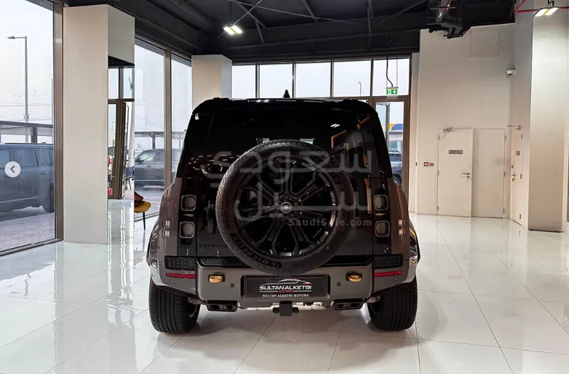 2025 لاند روفر ديفيندر اوكتا